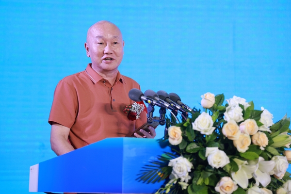 深圳市生命科學(xué)行業(yè)協(xié)會(huì)執(zhí)行會(huì)長(zhǎng)丁星致辭2024數(shù)字經(jīng)濟(jì)產(chǎn)業(yè)發(fā)展大會(huì).jpg